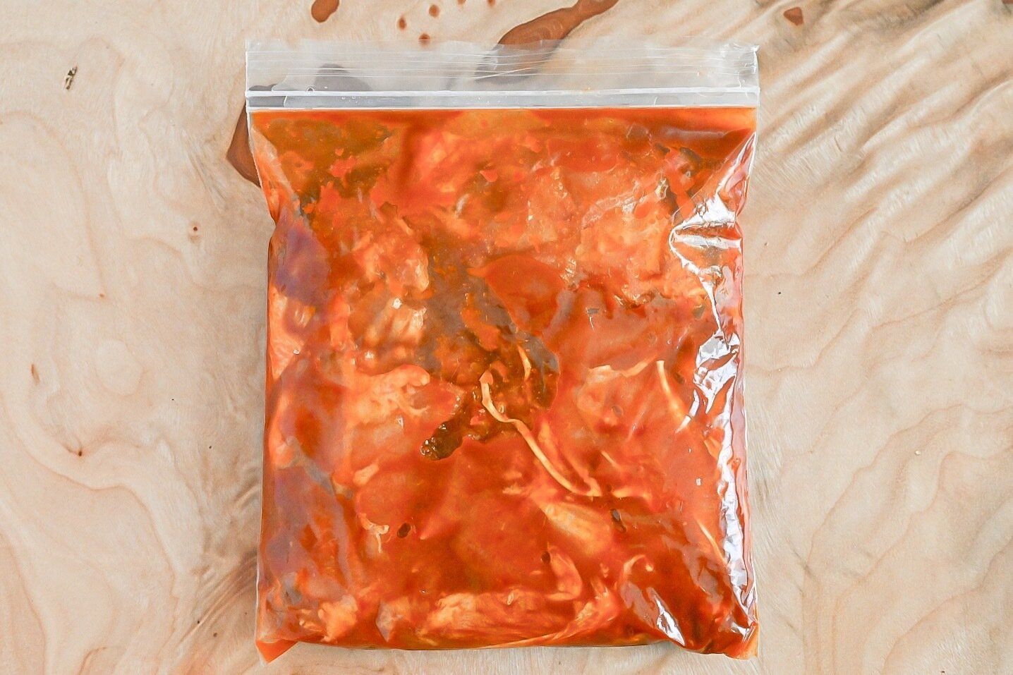 たれに漬け込んだ鶏もも肉