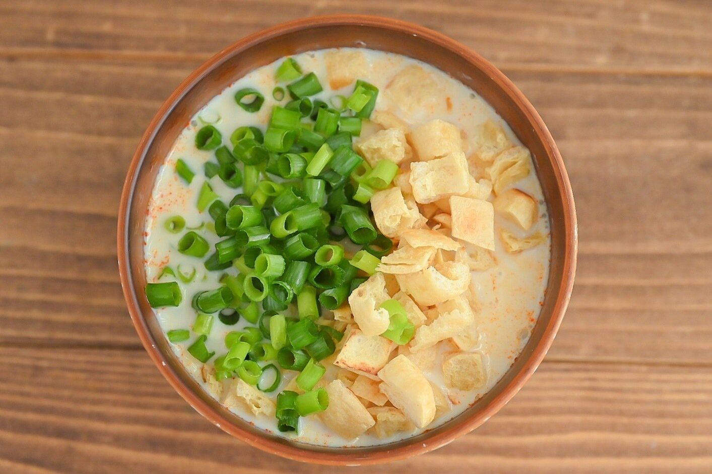 茶色の器に盛られた「シェイトウジャン」