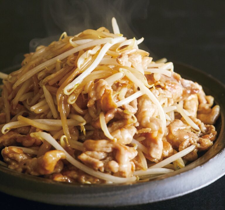 3つの下ごしらえで「もやし」はもっとおいしくなる！お店みたいなシャキシャキ感の「豚もやし炒め」レシピも大公開