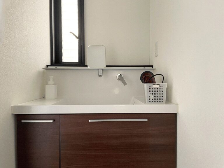 【動画で伝える収納テク】簡単！巻かないドライヤー収納方法