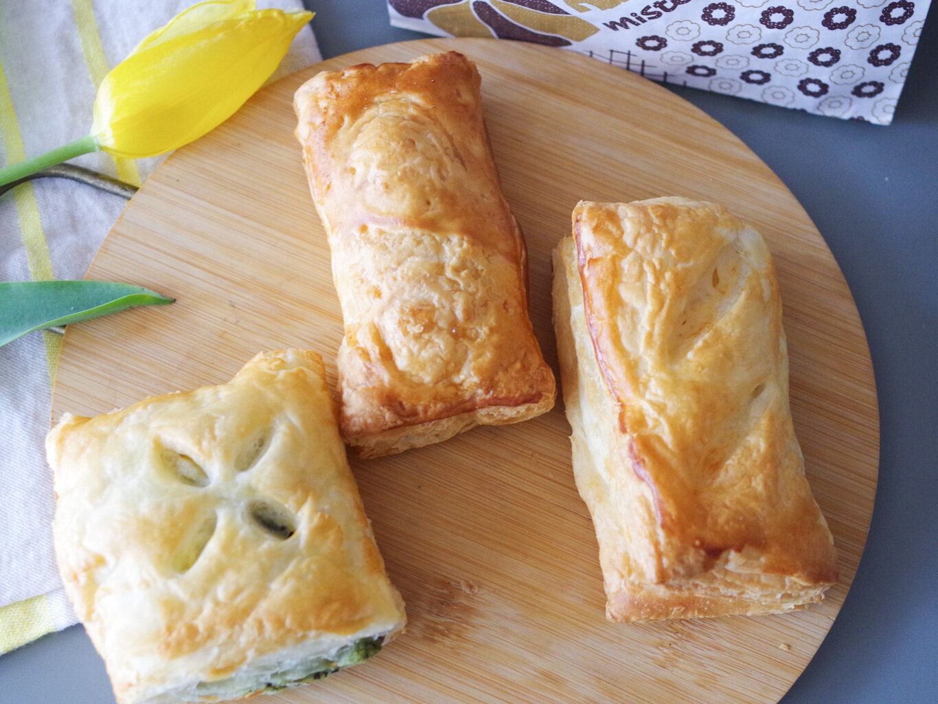 【ミスド】期間限定“お惣菜パイ”どれもハズれなし!パリパリのパイを頬張るひとときが幸せ