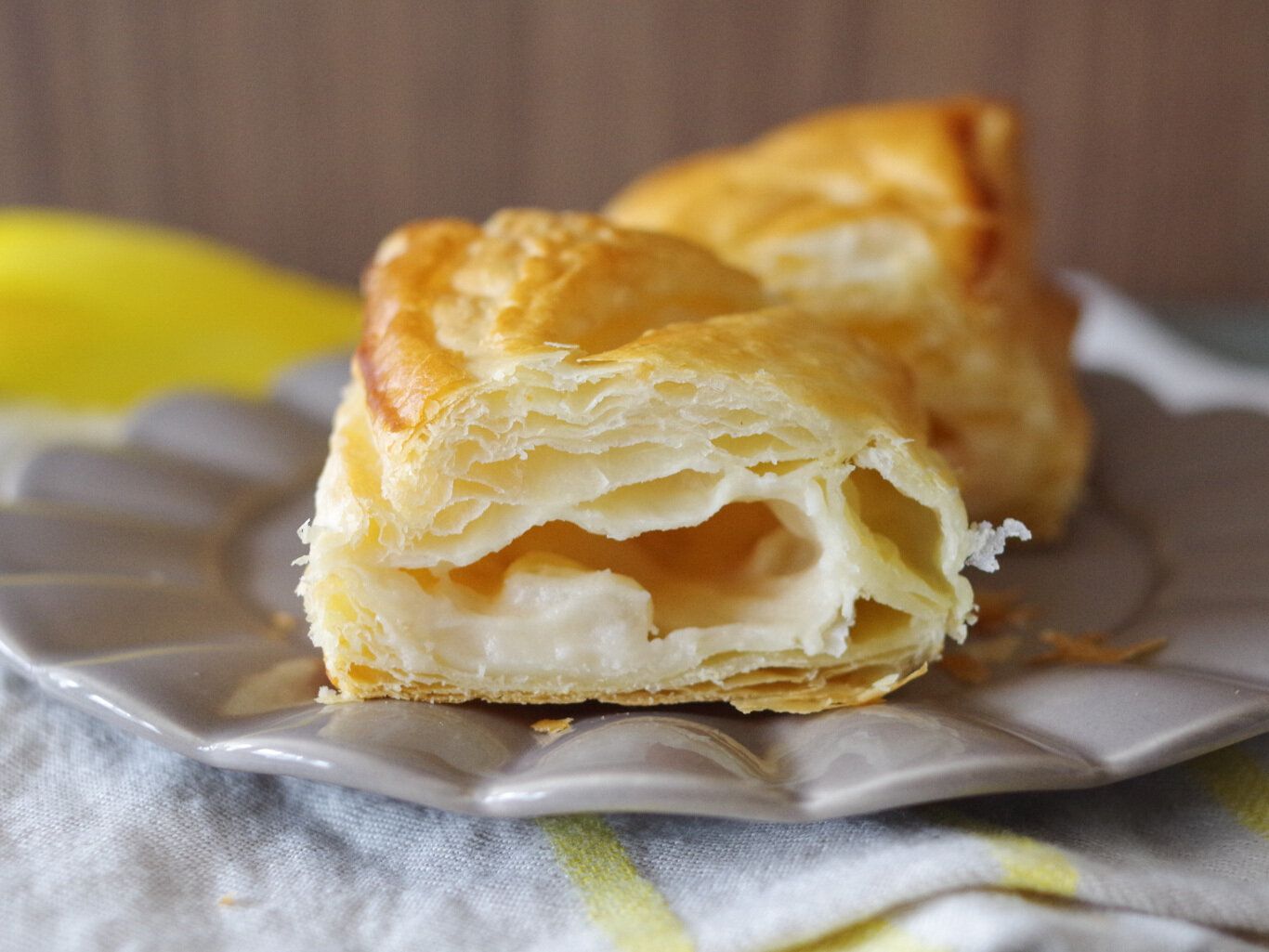 【ミスド】期間限定“お惣菜パイ”どれもハズれなし!パリパリのパイを頬張るひとときが幸せ