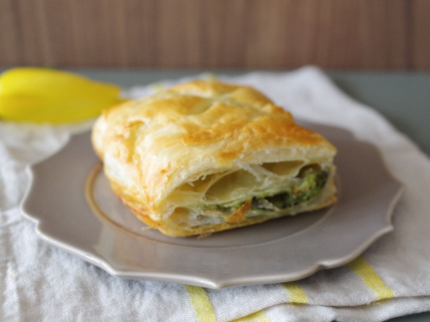 【ミスド】期間限定“お惣菜パイ”どれもハズれなし!パリパリのパイを頬張るひとときが幸せ