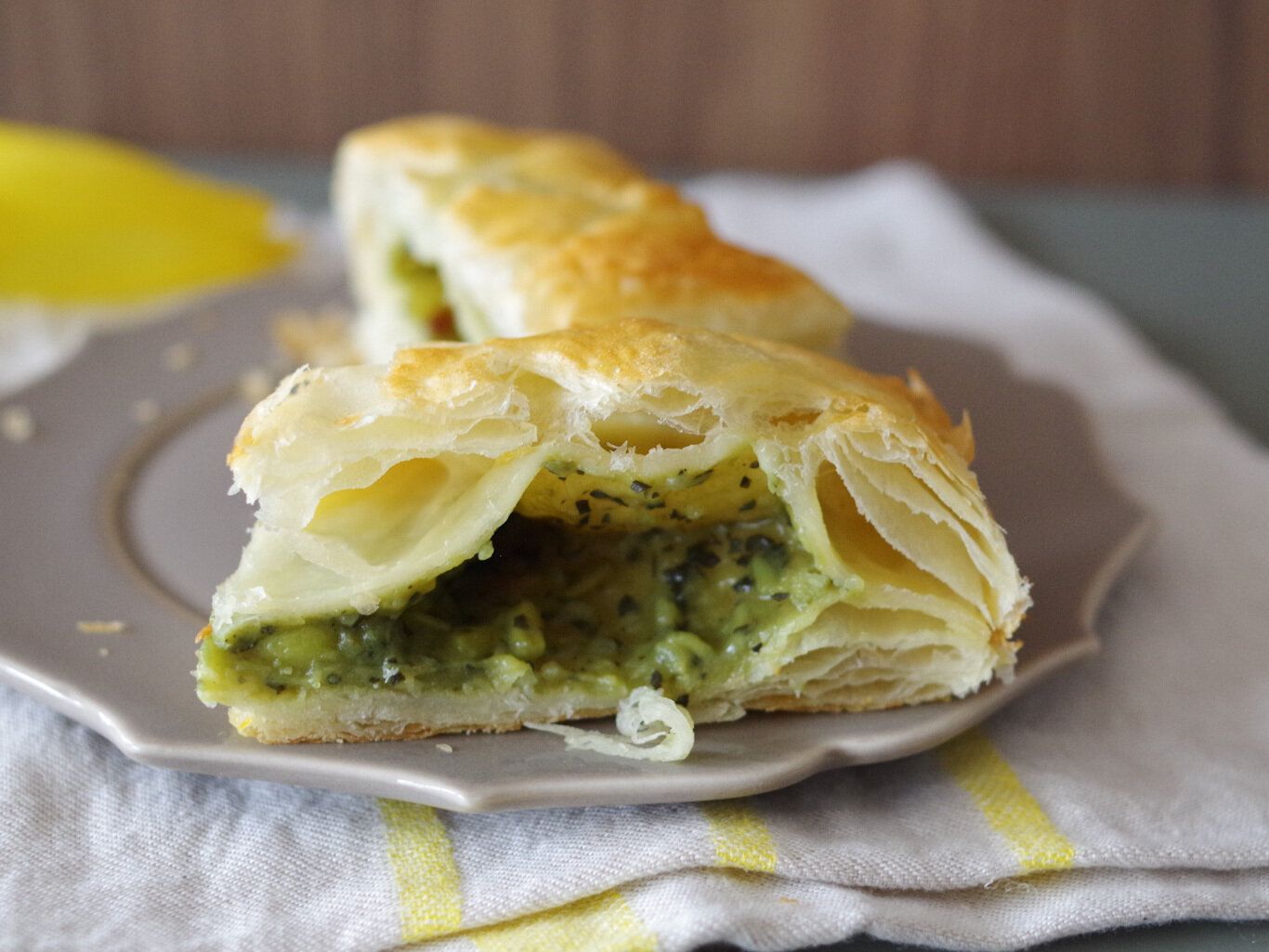 【ミスド】期間限定“お惣菜パイ”どれもハズれなし!パリパリのパイを頬張るひとときが幸せ