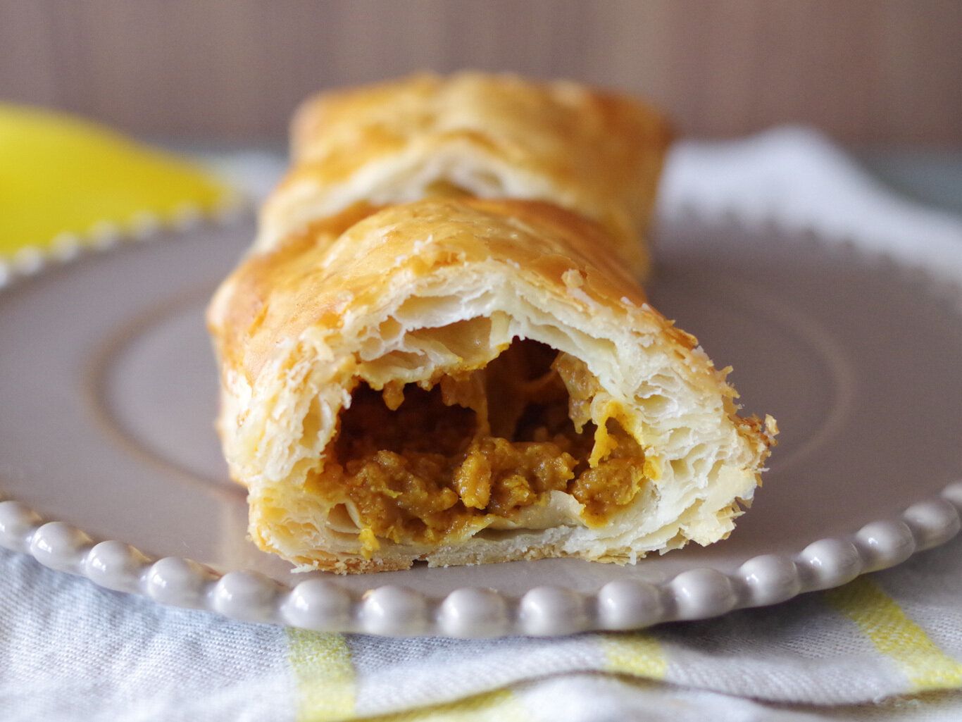 【ミスド】期間限定“お惣菜パイ”どれもハズれなし!パリパリのパイを頬張るひとときが幸せ