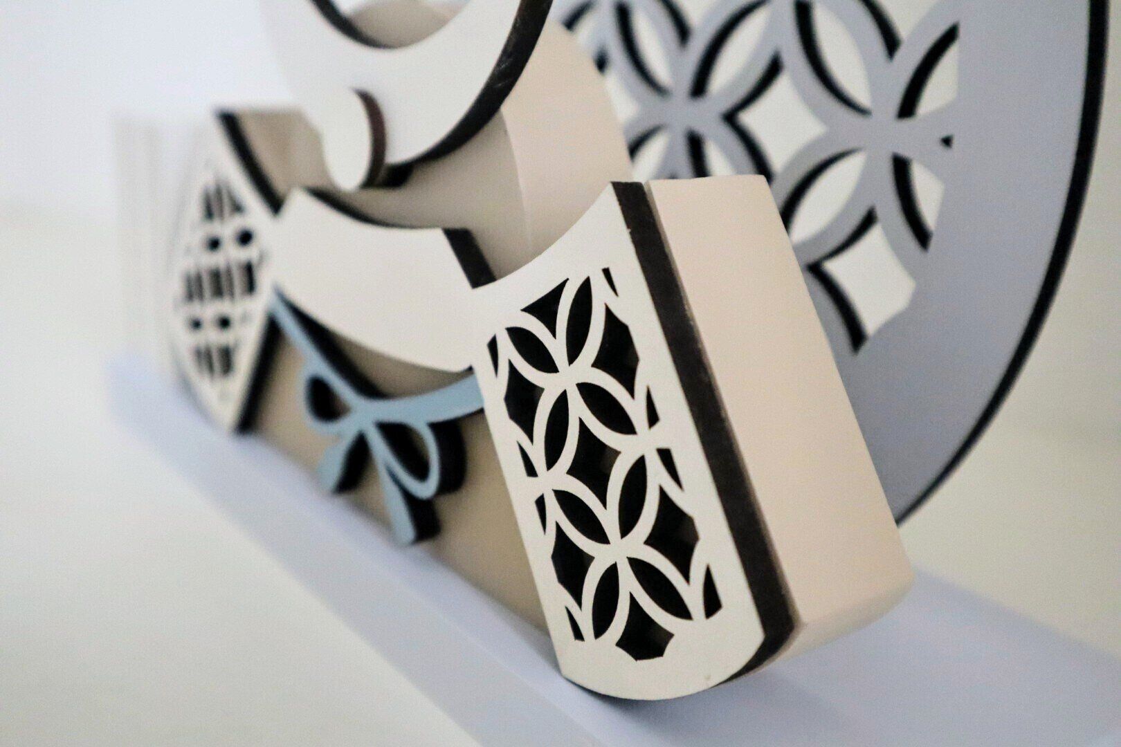 兜のオブジェの拡大画像