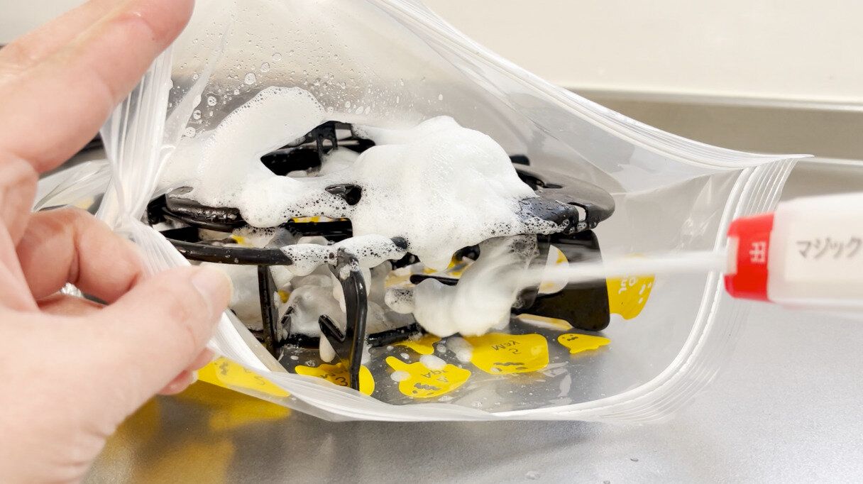 キッチンマジックリンを吹きかける