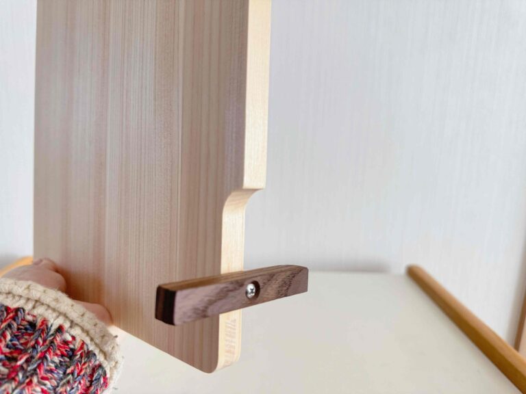 【家事ラクアイテム】「乾かす場所」と「収納方法」でもう悩まない！スタンド付きまな板が便利すぎて手放せない！