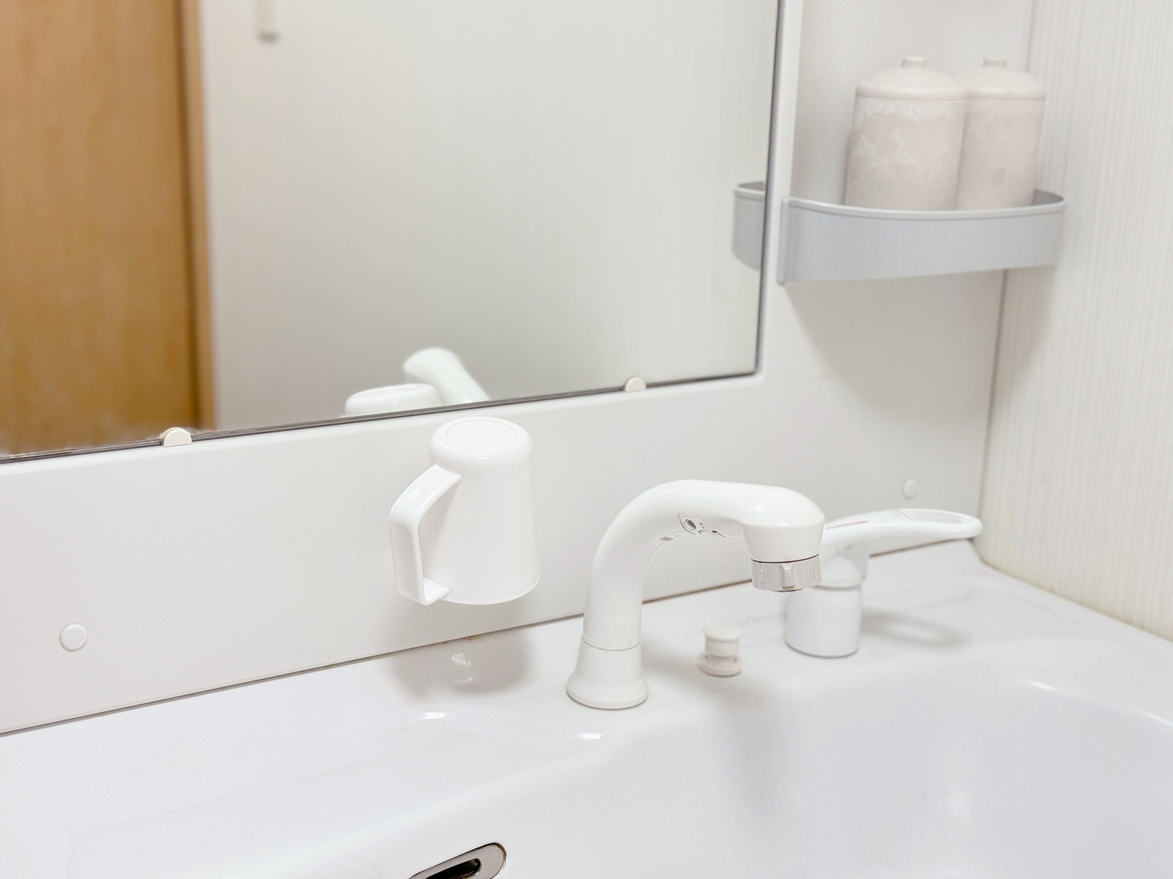 【セリア】やっぱり「浮かせる収納」がよかった!110円でコップのヌメリを解決してくれるアイテム