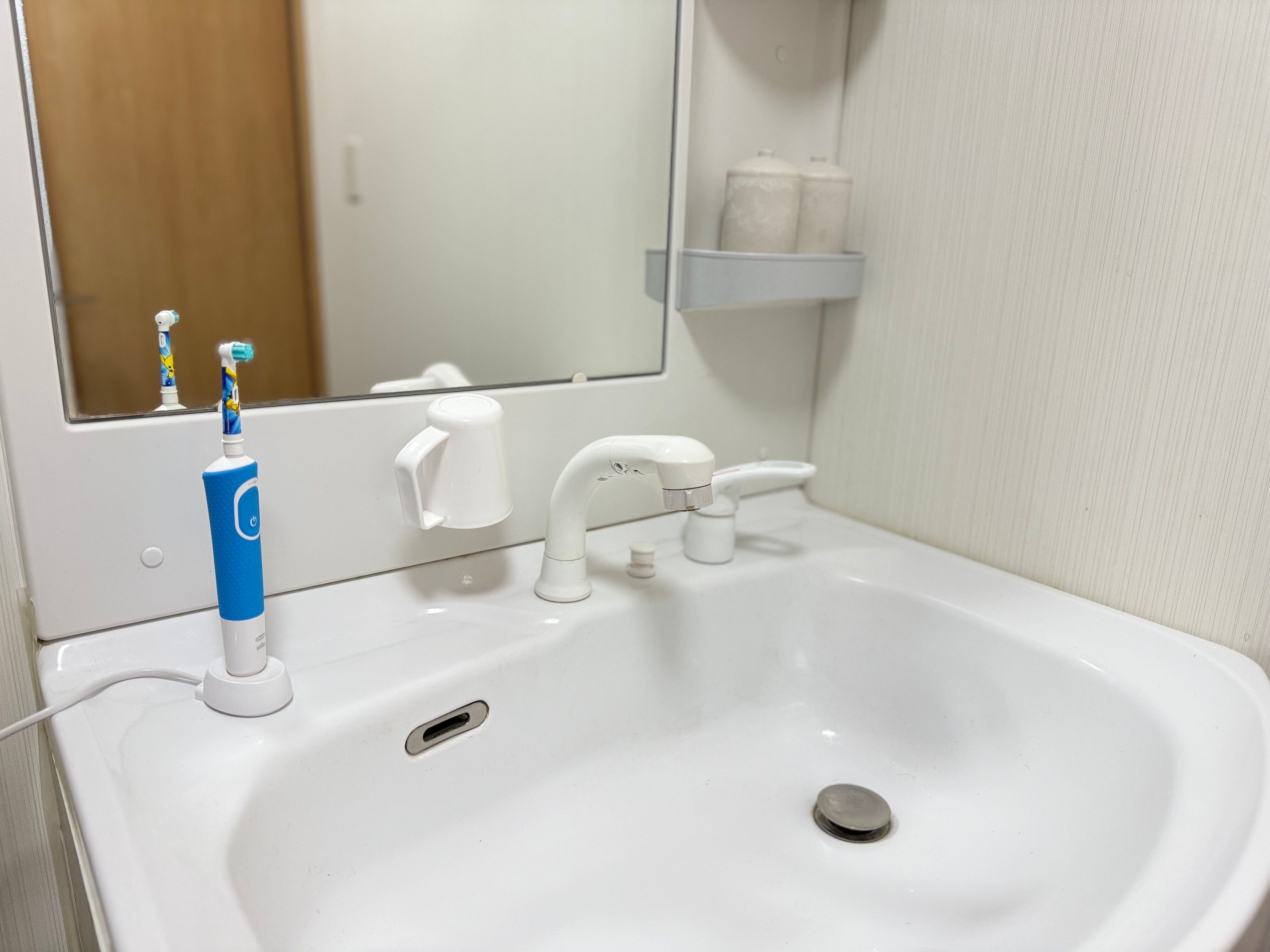 何度でも貼ってはがせるフィルムフックコップホルダー