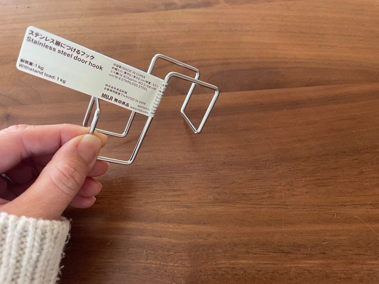 【無印良品】家事の悩み、不便をいっぺんに解決!?「扉につけるフック」が万能に使える