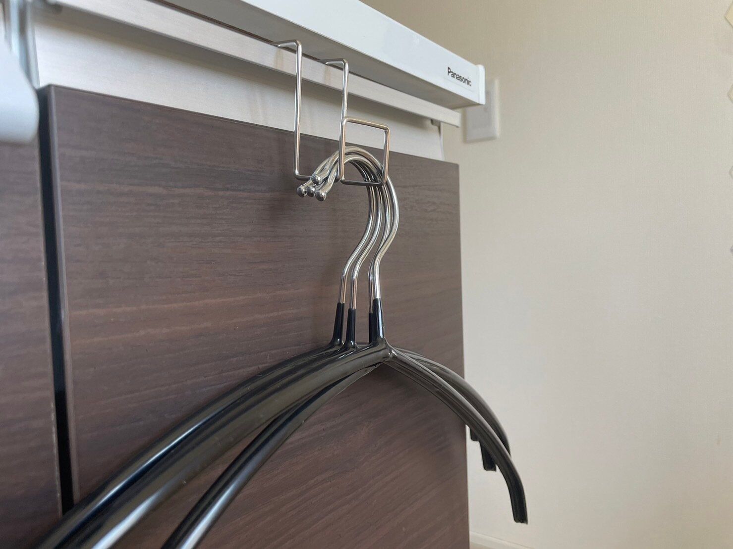 【無印良品】家事の悩み、不便をいっぺんに解決!?「扉につけるフック」が万能に使える