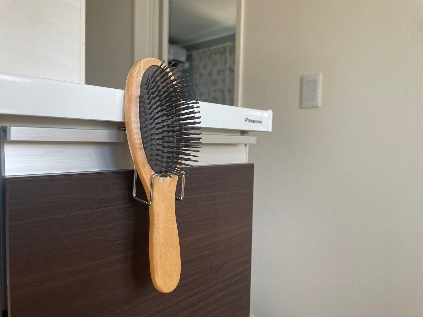 【無印良品】家事の悩み、不便をいっぺんに解決!?「扉につけるフック」が万能に使える