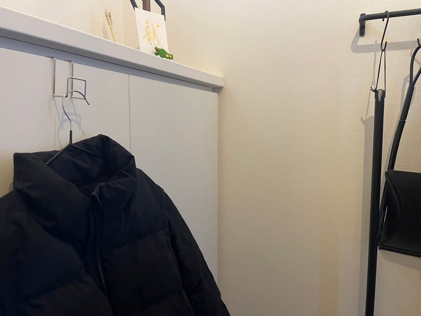 【無印良品】家事の悩み、不便をいっぺんに解決!?「扉につけるフック」が万能に使える