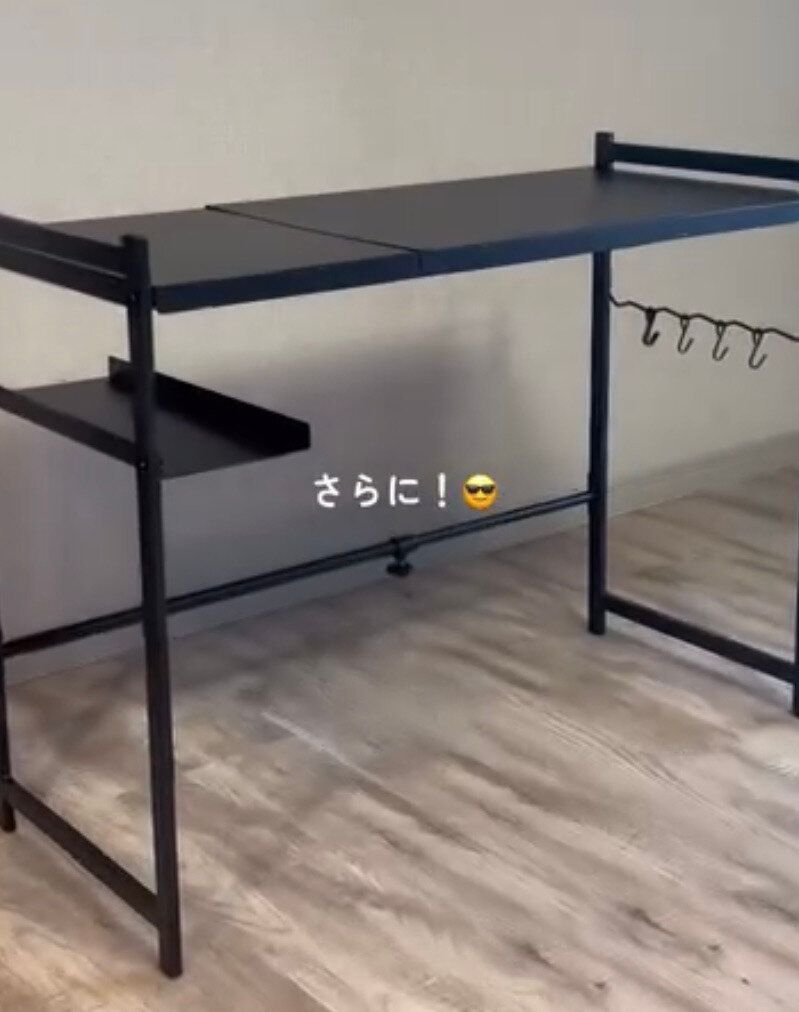 電子レンジのまわりがスッキリ!「伸縮レンジ上ラック」