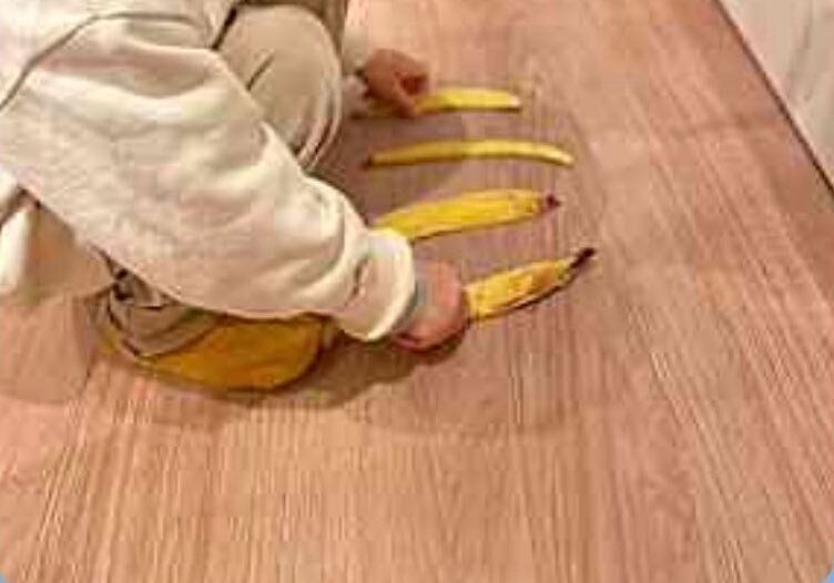 4歳息子が用意したバナナのワナ！妻から「仕掛けに引っかかって」の連絡で即帰宅する優しいパパに22万件のいいね