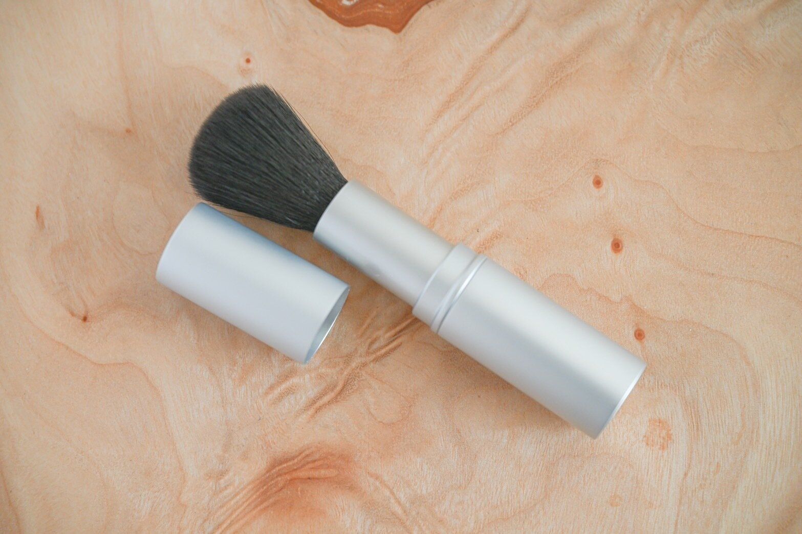 携帯用チークブラシ