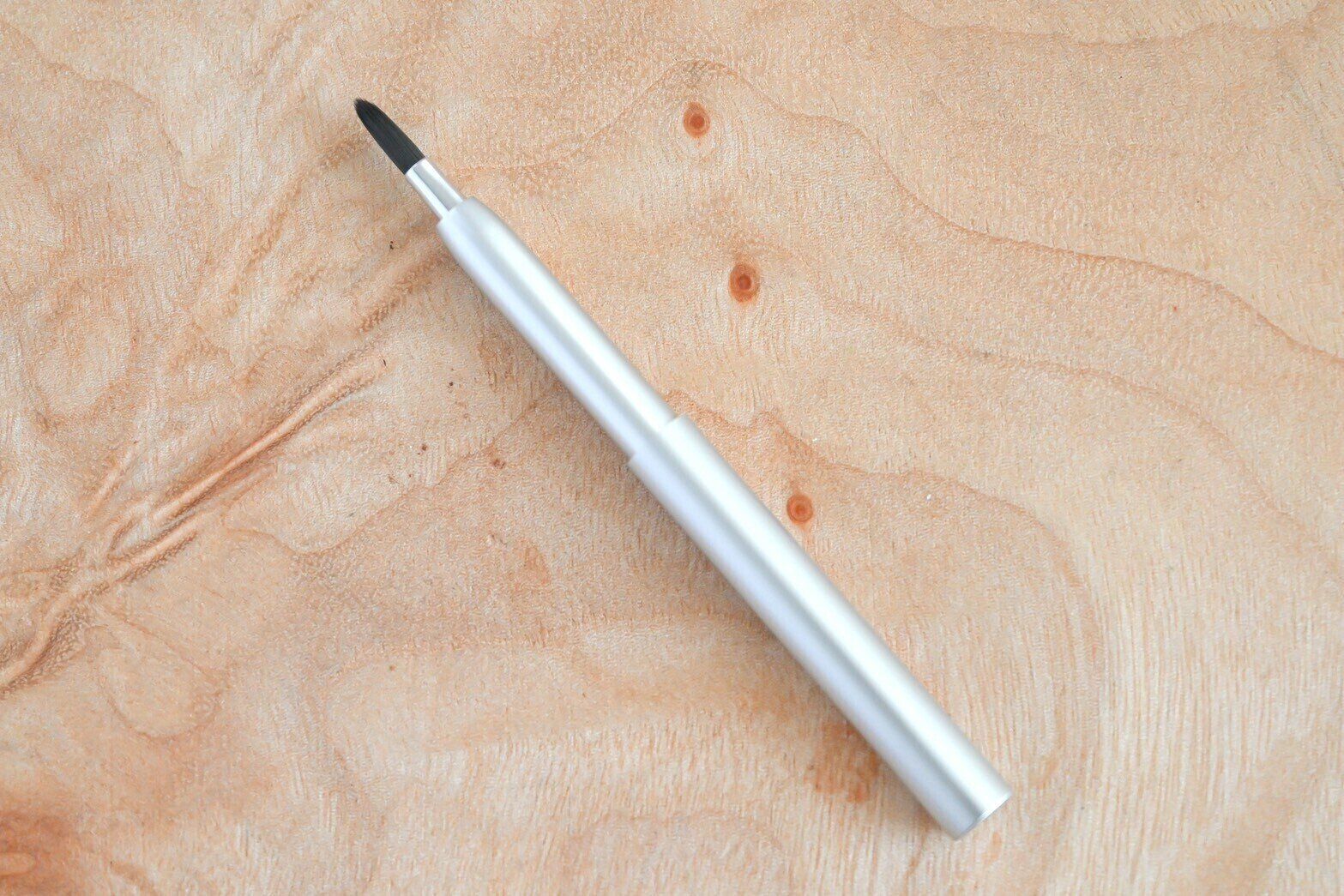 携帯用リップブラシの中身