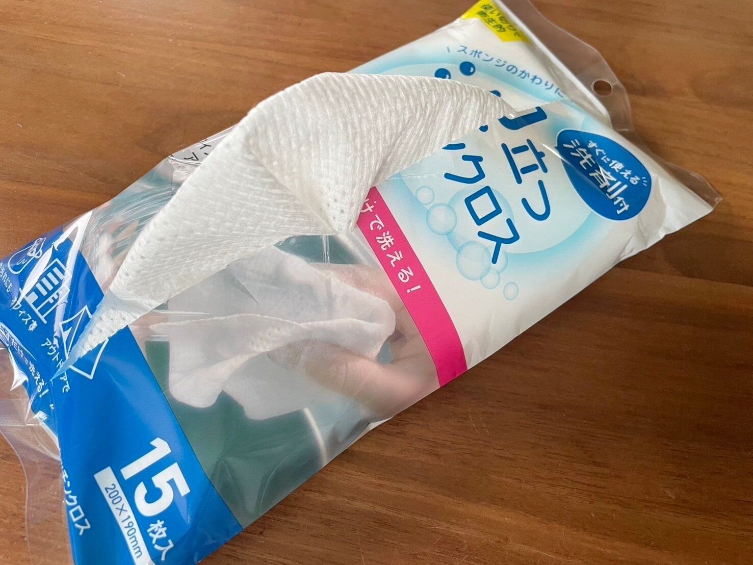 【セリア】洗剤不要で泡立つ！アウトドアシーズンに最適、これ1つで洗剤いらずのキッチンクロス