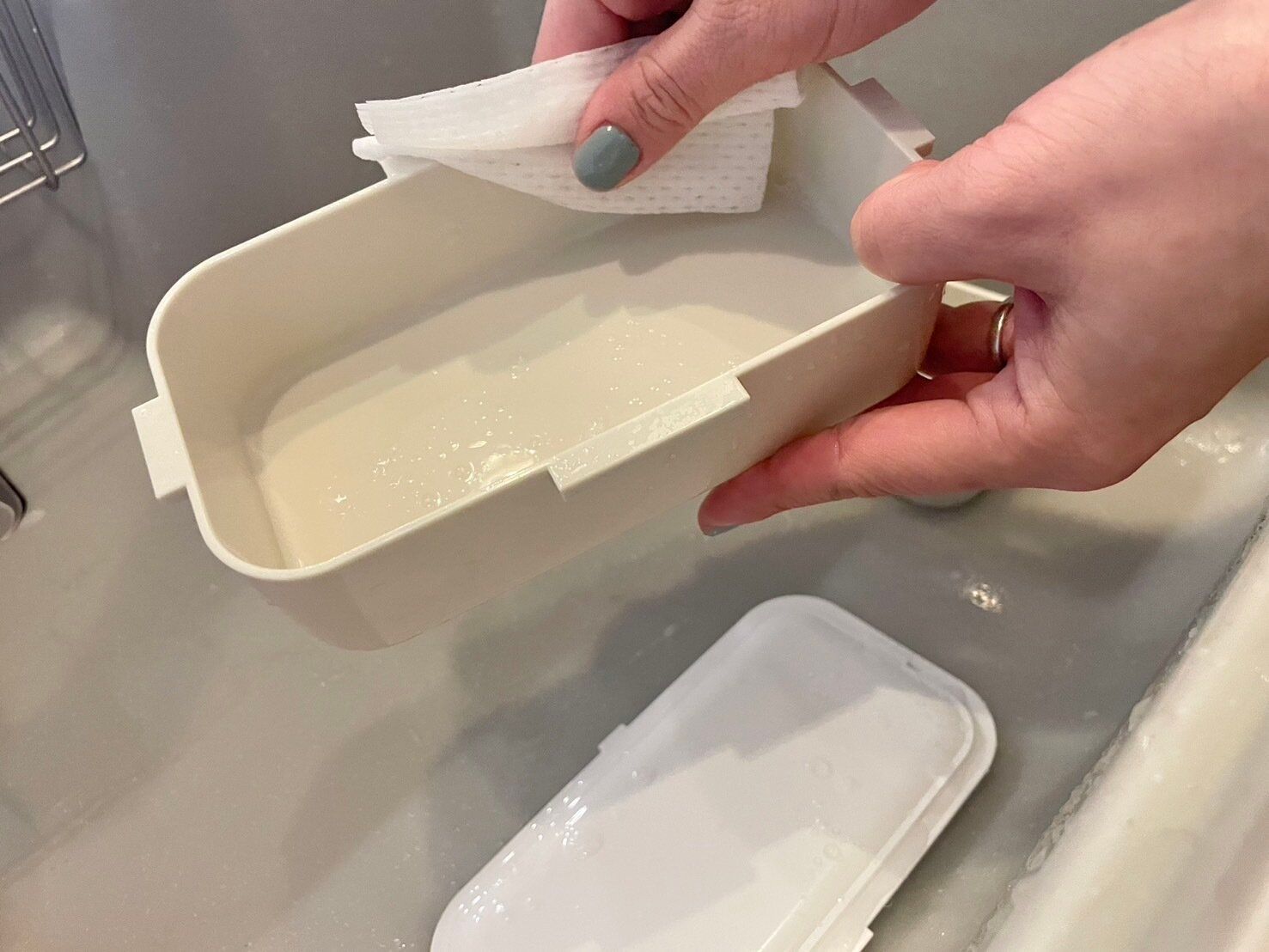 【セリア】洗剤不要で泡立つ！アウトドアシーズンに最適、これ1つで洗剤いらずのキッチンクロス