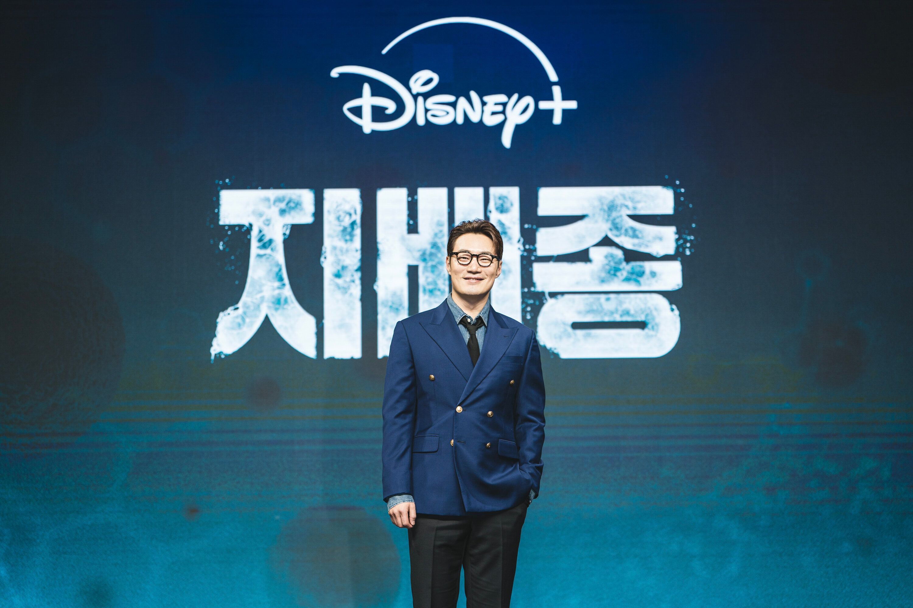 『支配種』記者会見のイ・ヒジュン