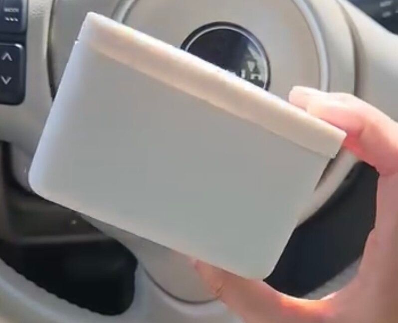 車内を快適に!【セリア】「持ち運びにも便利」「役立つ」車内の掃除アイテム2選