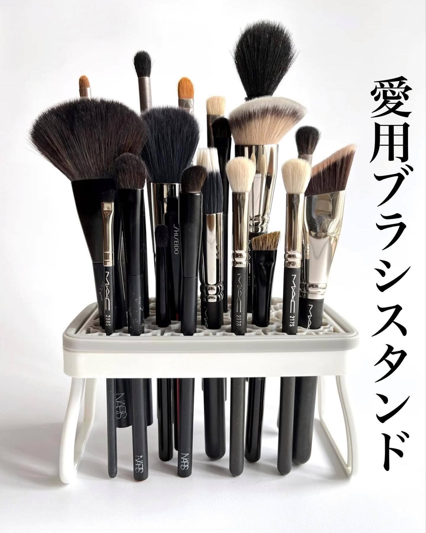 【セリア】メイクブラシの収納に!「メイクブラシスタンド」