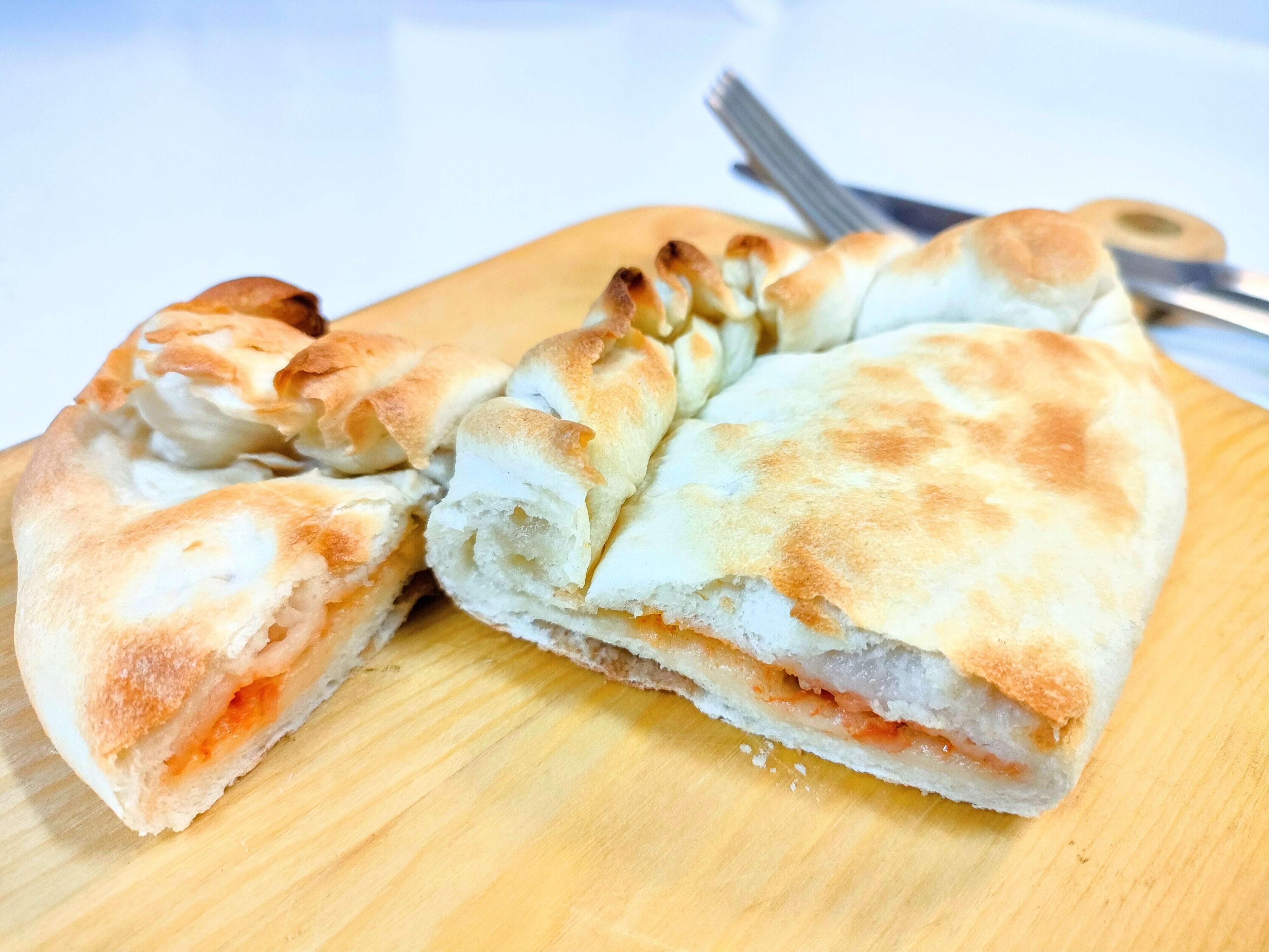 カルツォーネトマト&ベーコン