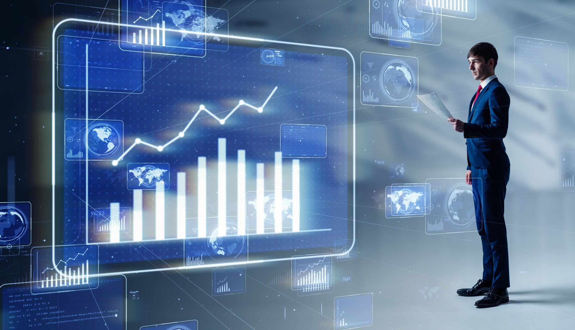チャートを見ているビジネスマン。