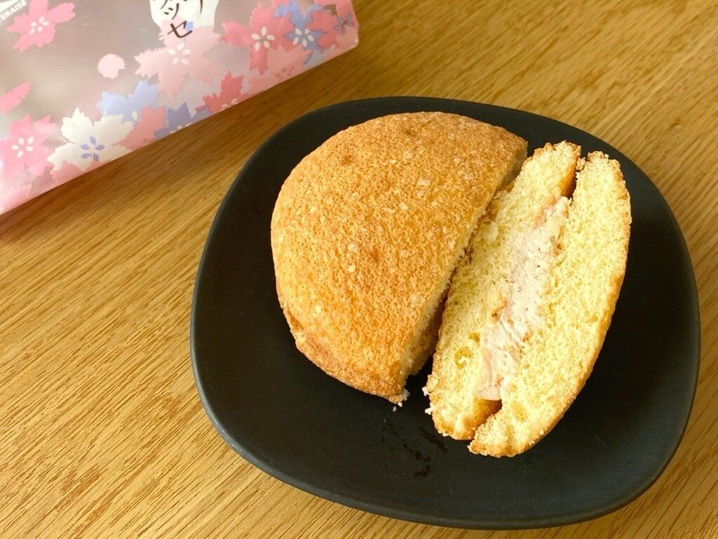 さくら香るふんわりブッセ