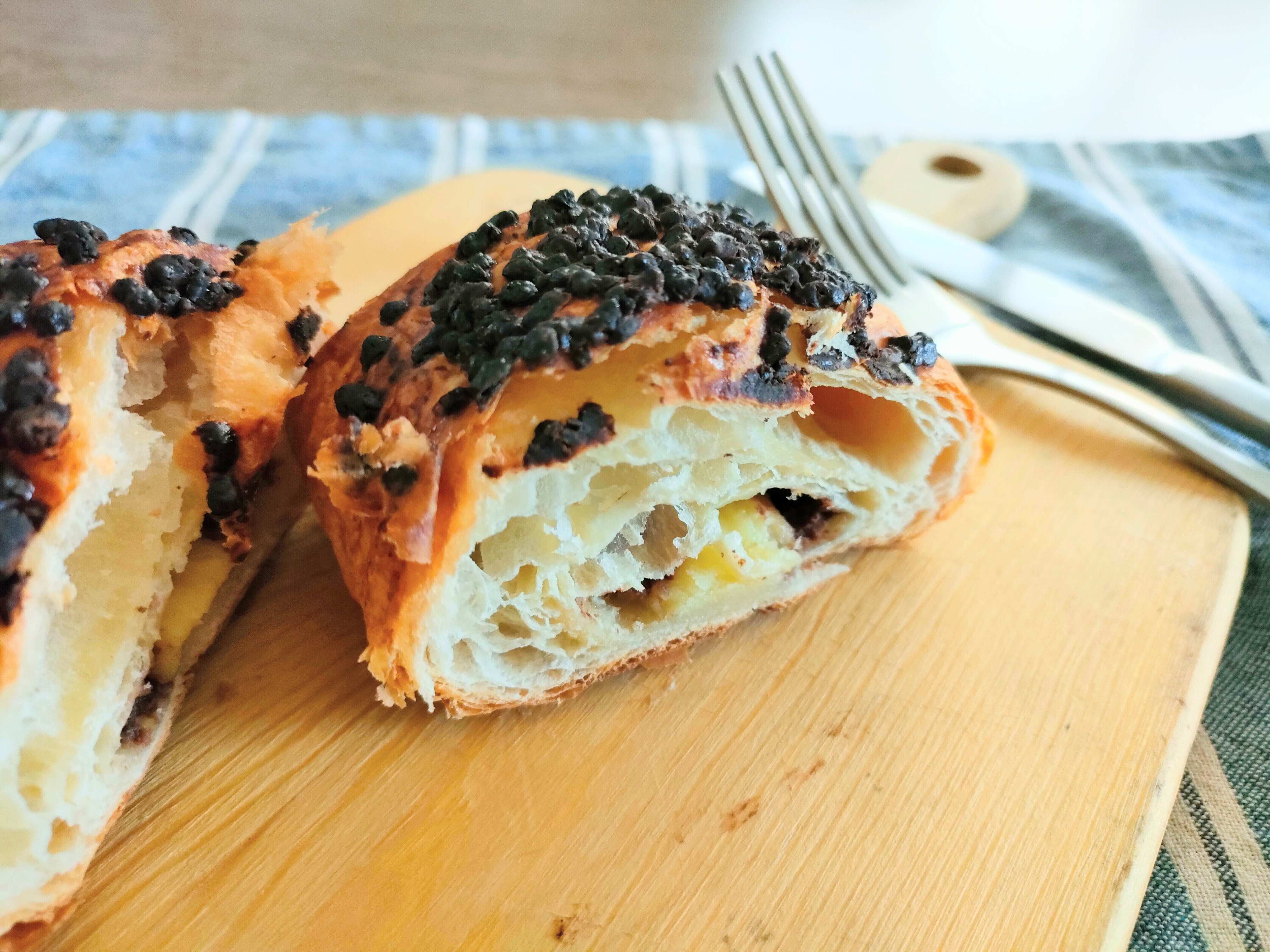 中にもホワイトチョコレートがはいっているのがわかる