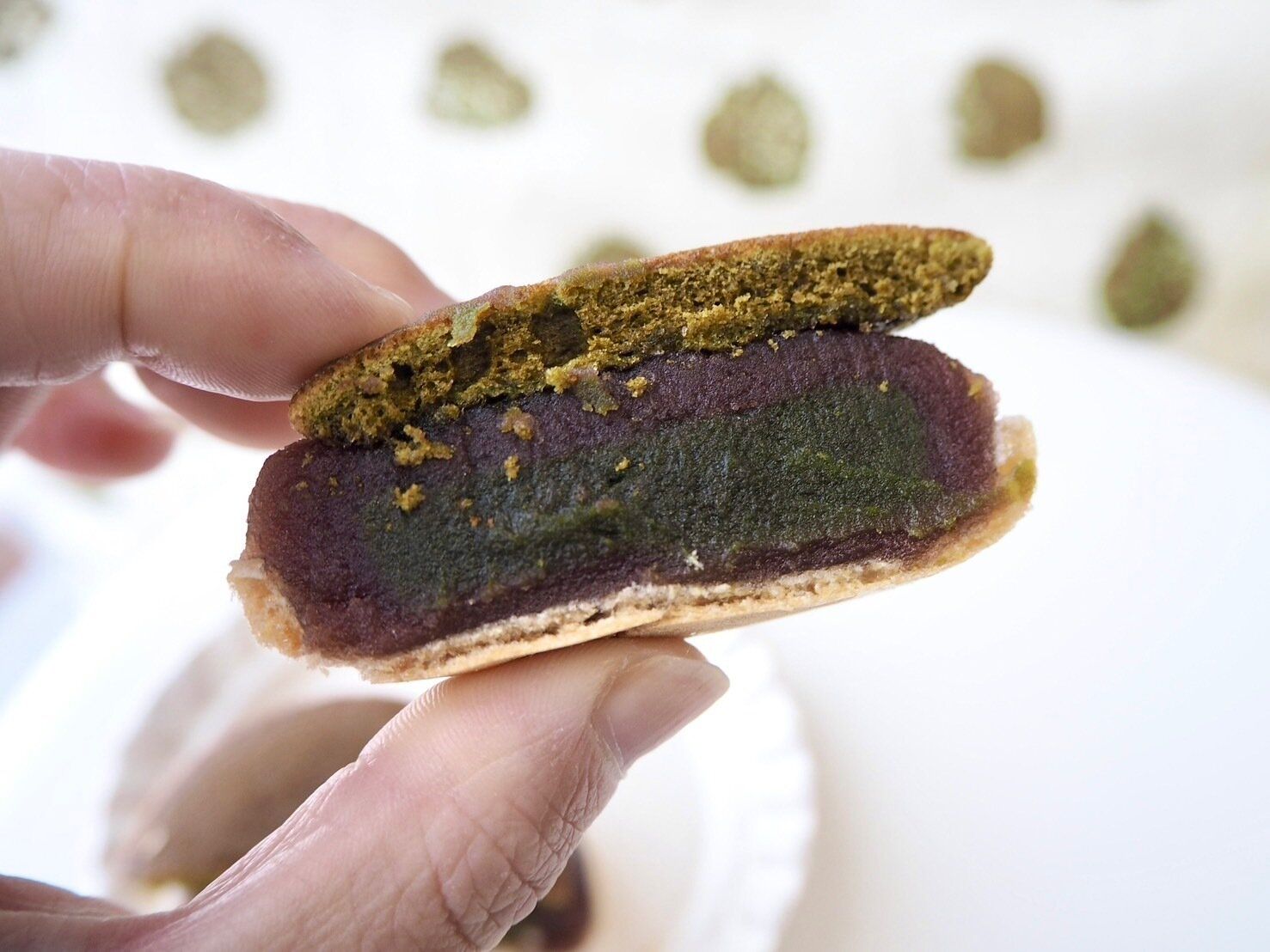 シャトレーゼ「もなどら 抹茶」断面写真