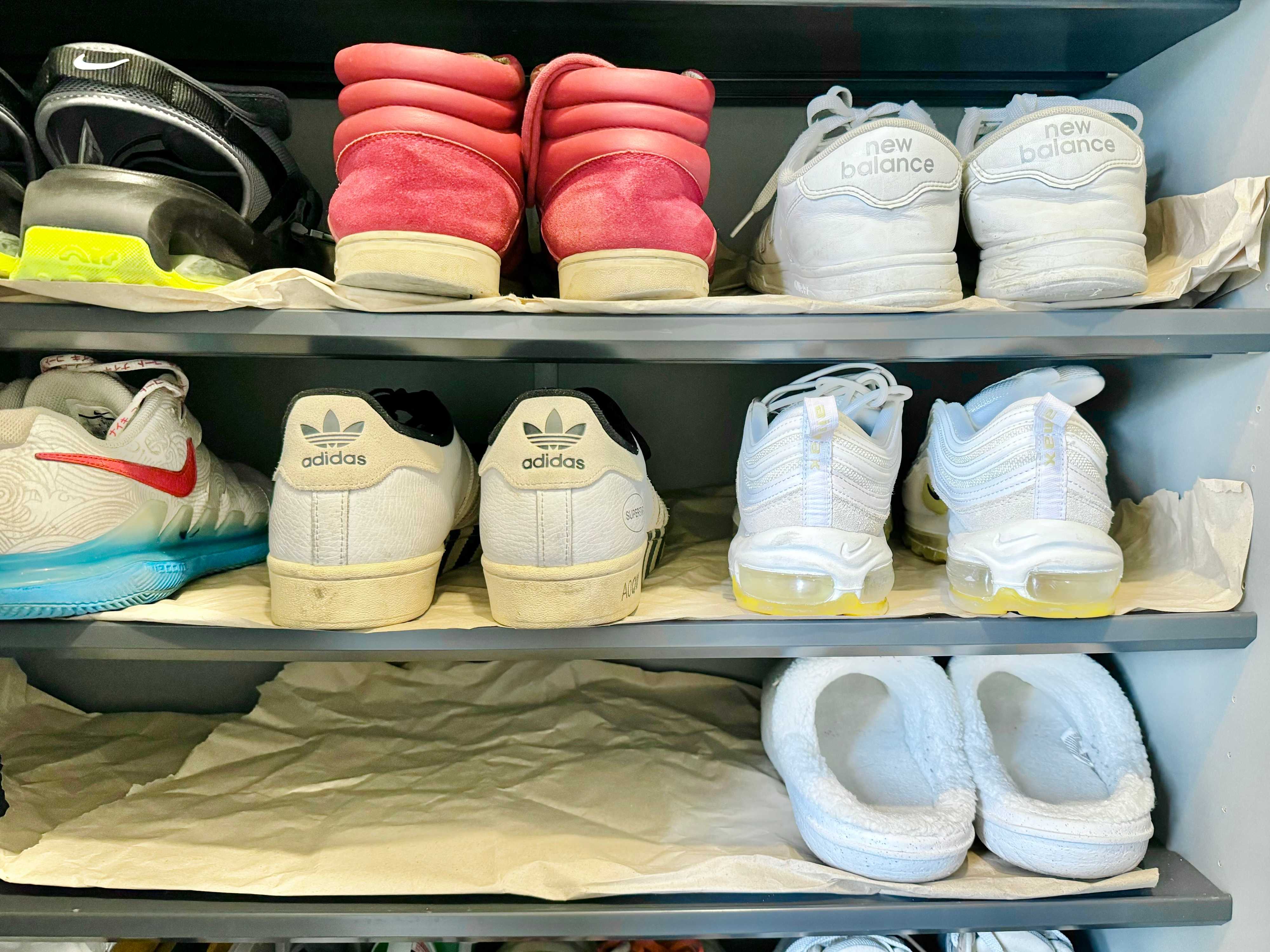 紙の緩衝材を下駄箱シートに