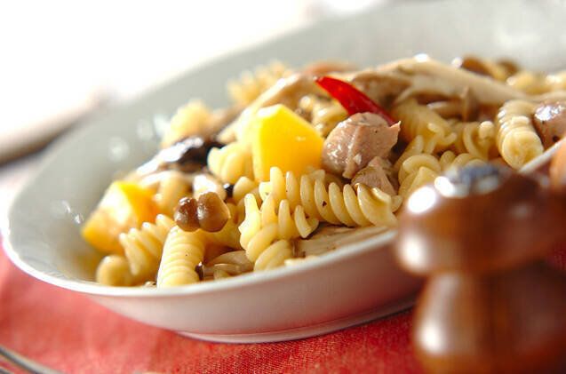 栗とキノコのアンチョビフジッリ