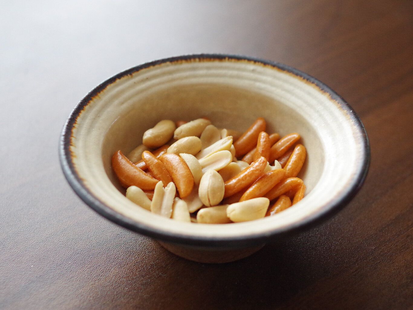 常備しているわが家の定番おやつ!大容量でハイコスパの【ロピア】柿ピー