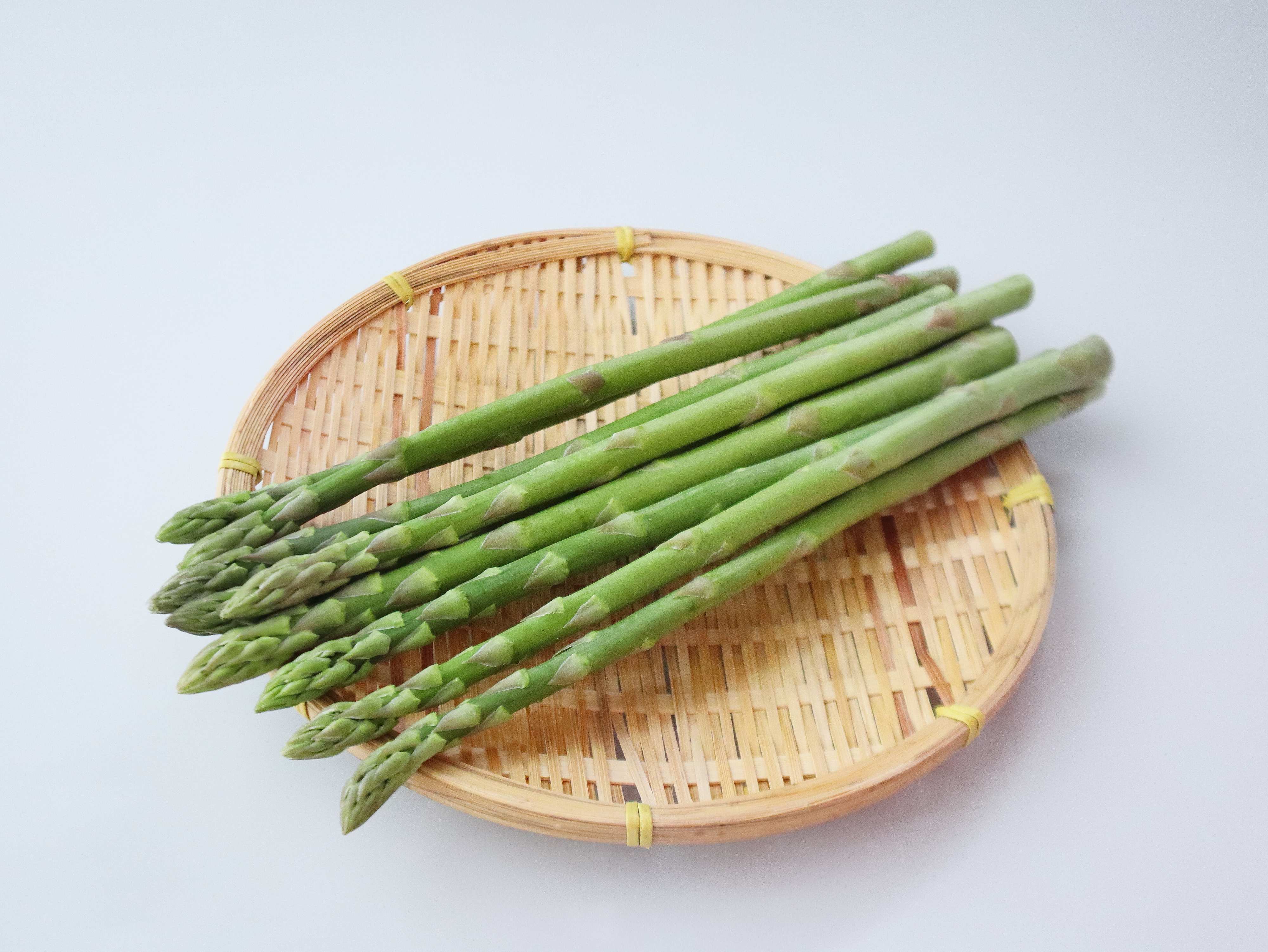 【見るべき場所は3つ】旬の「アスパラガス」スーパーでおいしいものを選ぶときのチェックポイントは?