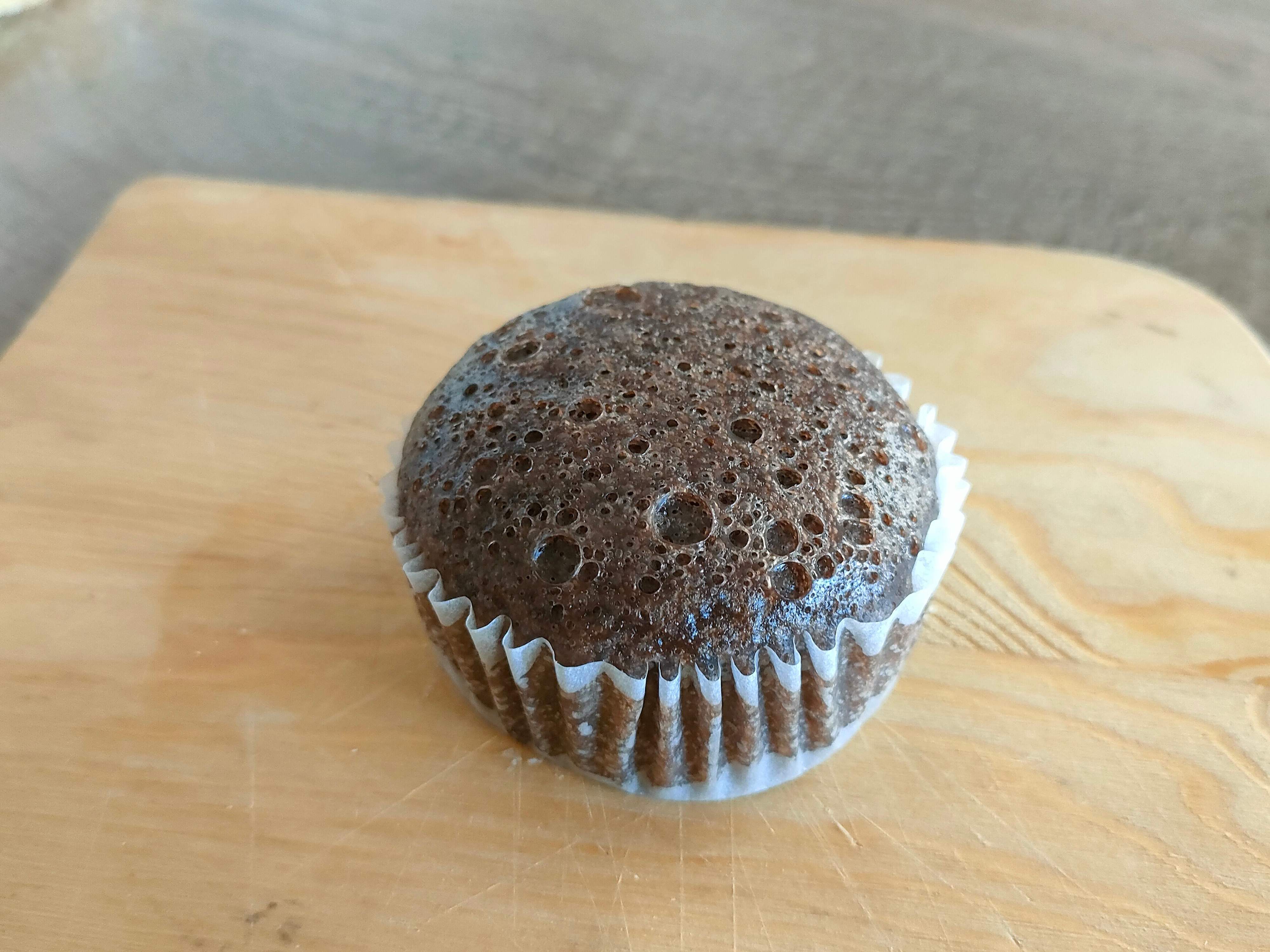 チョコ味のミニむしケーキ