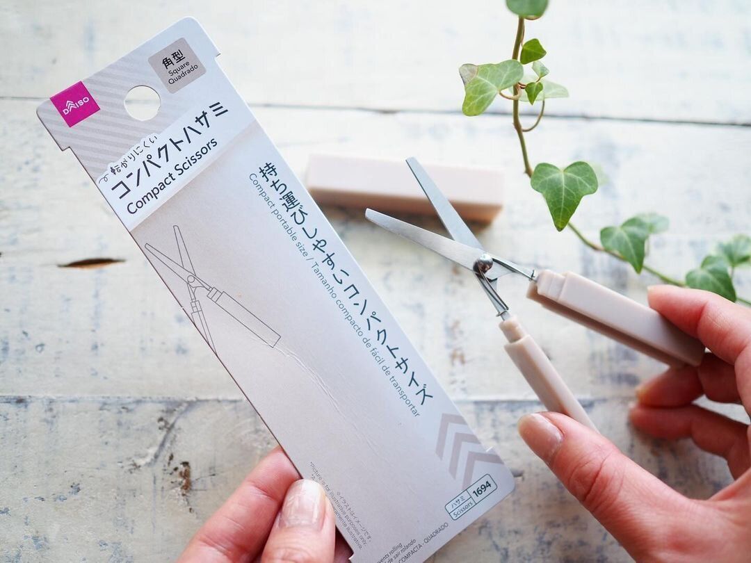 ダイソーの「コンパクトハサミ」