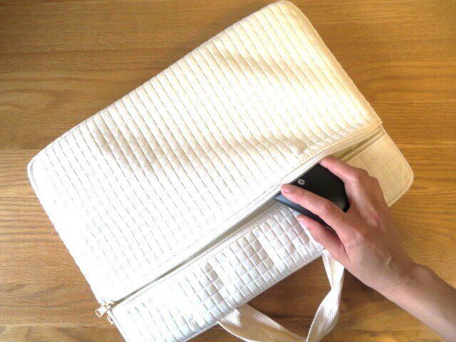 【3COINS】持ち運び簡単でコンパクト！PCケースがおしゃれで高見え