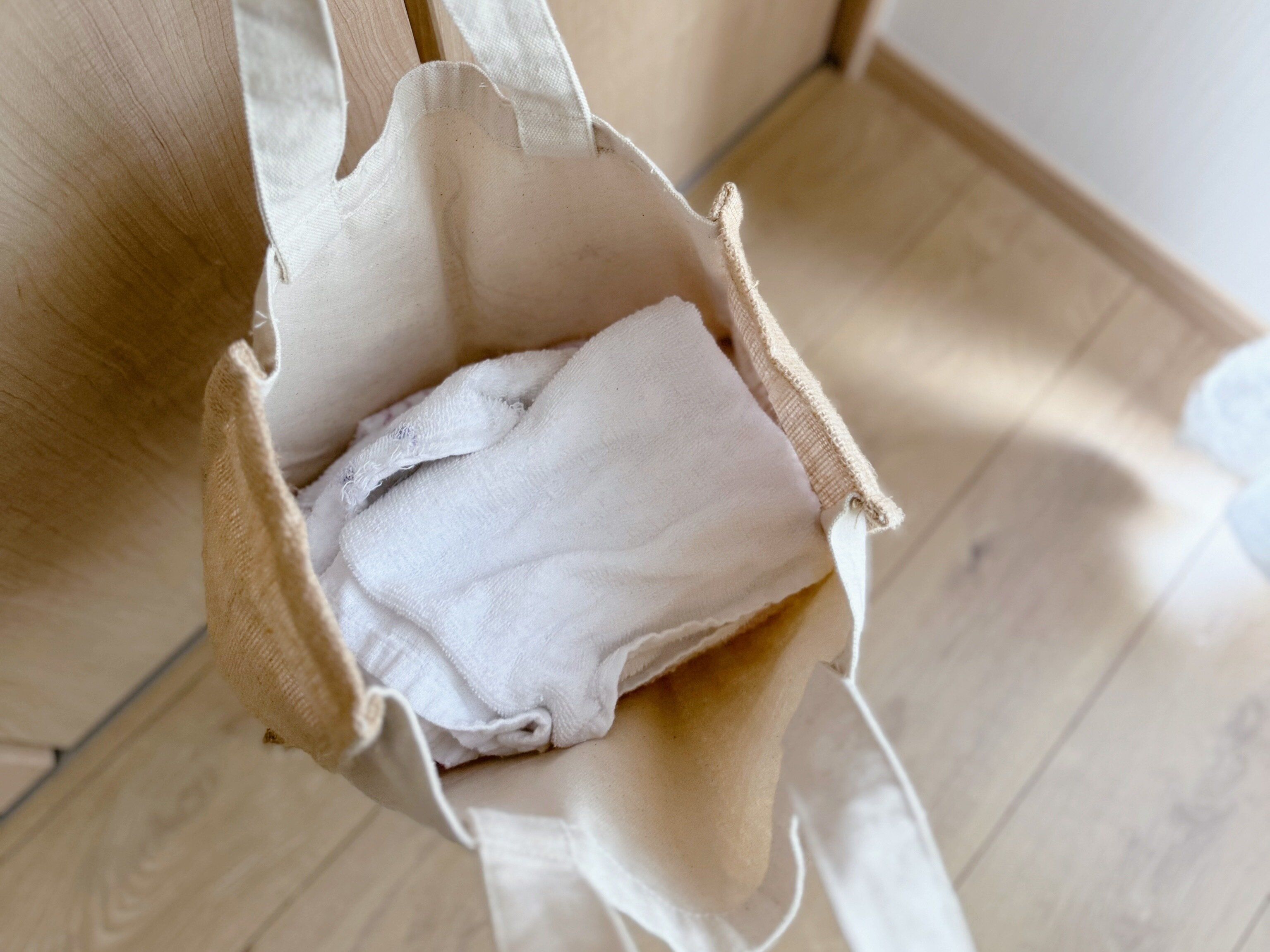 フック+トートバッグで収納ケースや家具は不要!