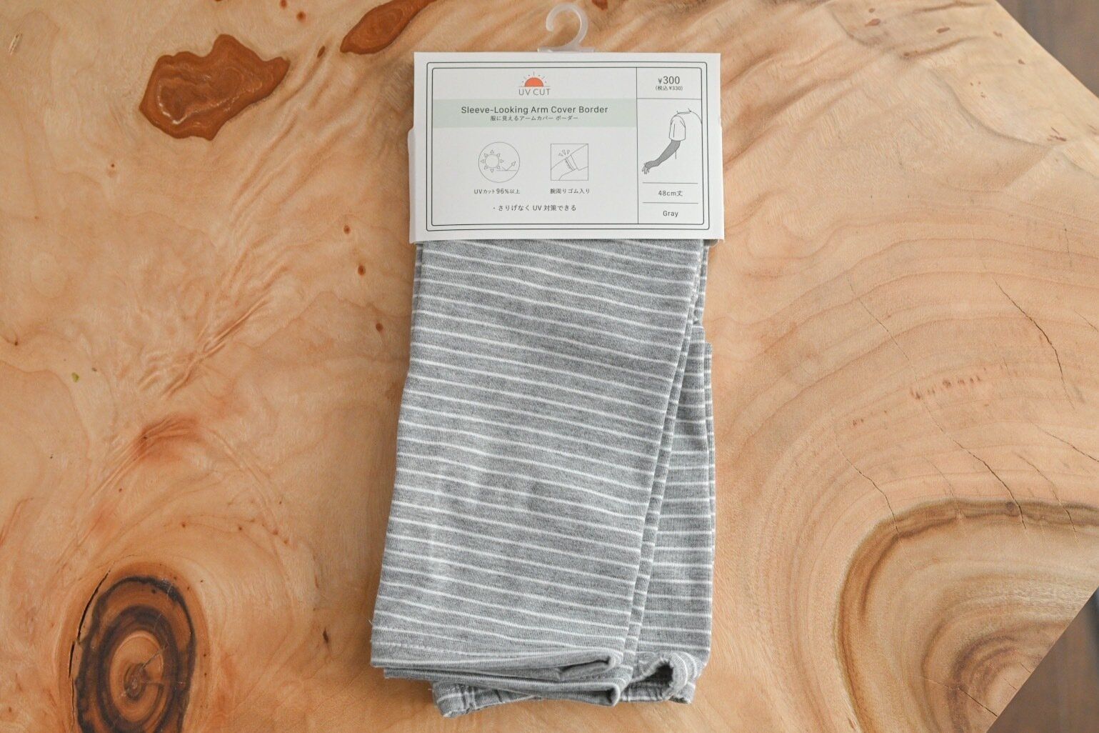 ３COINSのアームカバー