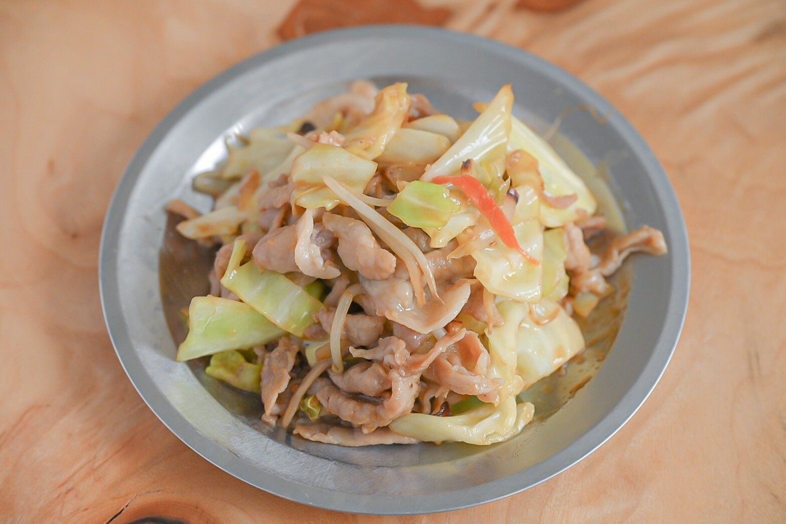 皿に盛られた野菜炒め