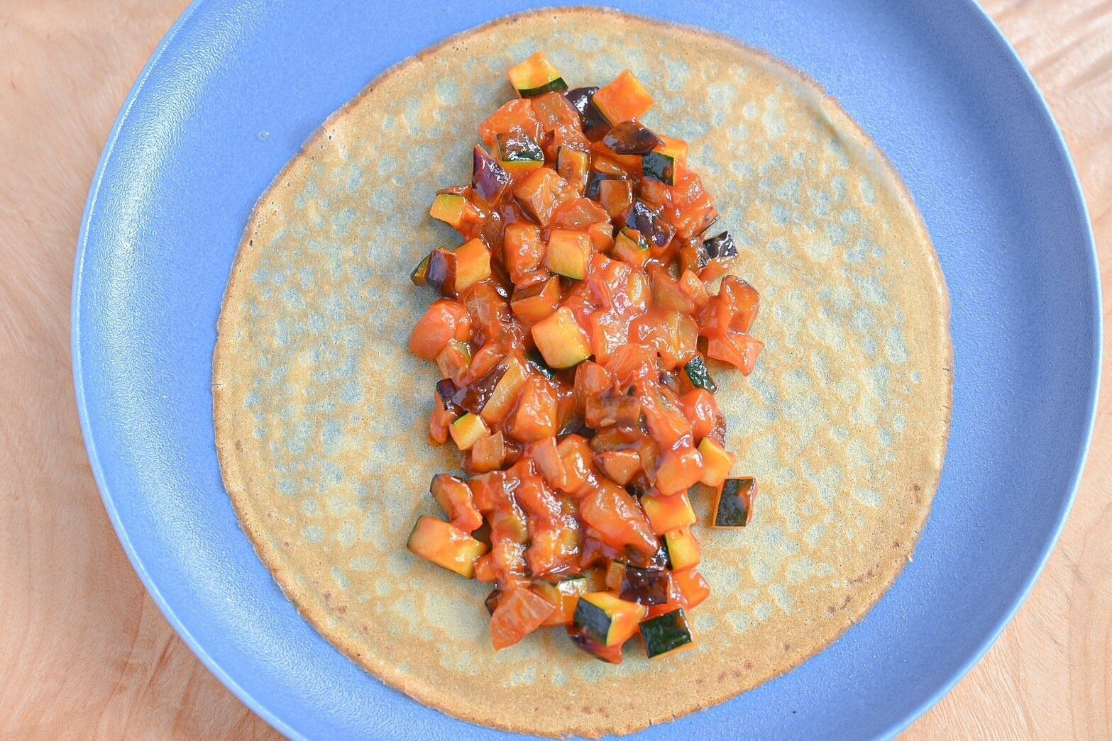 クレープ生地の上にのったラタトゥイユ