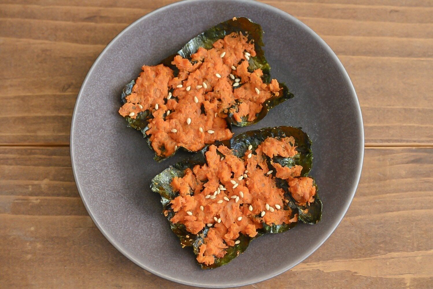 皿にのった「さけめんたい」焼きのり