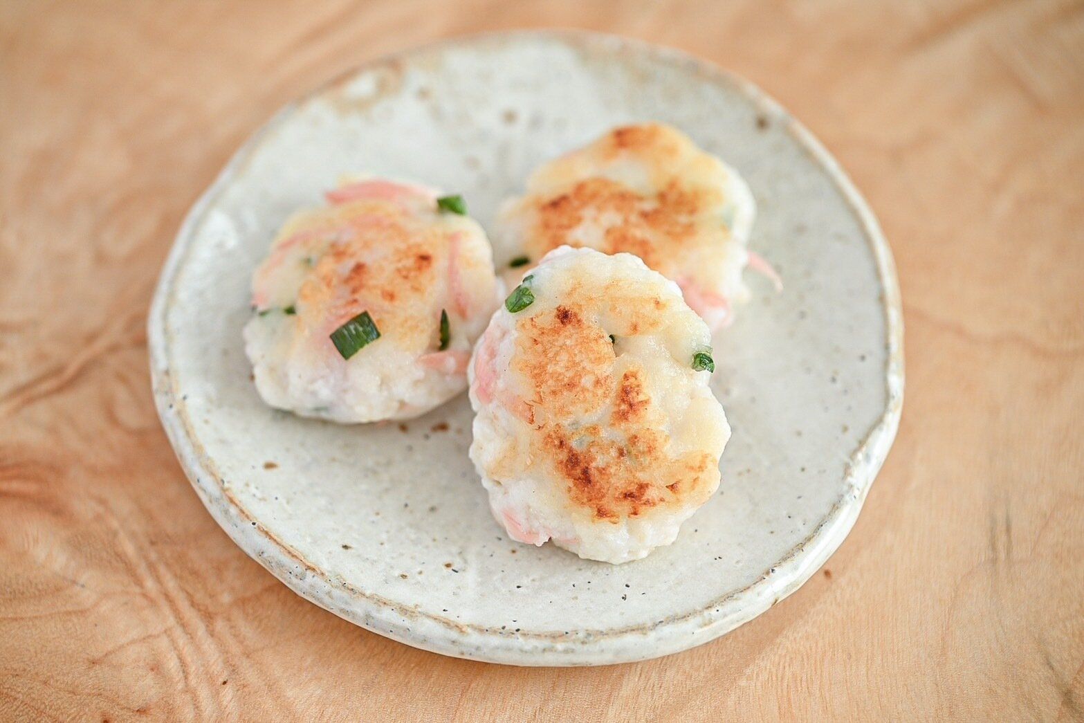 皿にのったはんぺん紅しょうが焼き