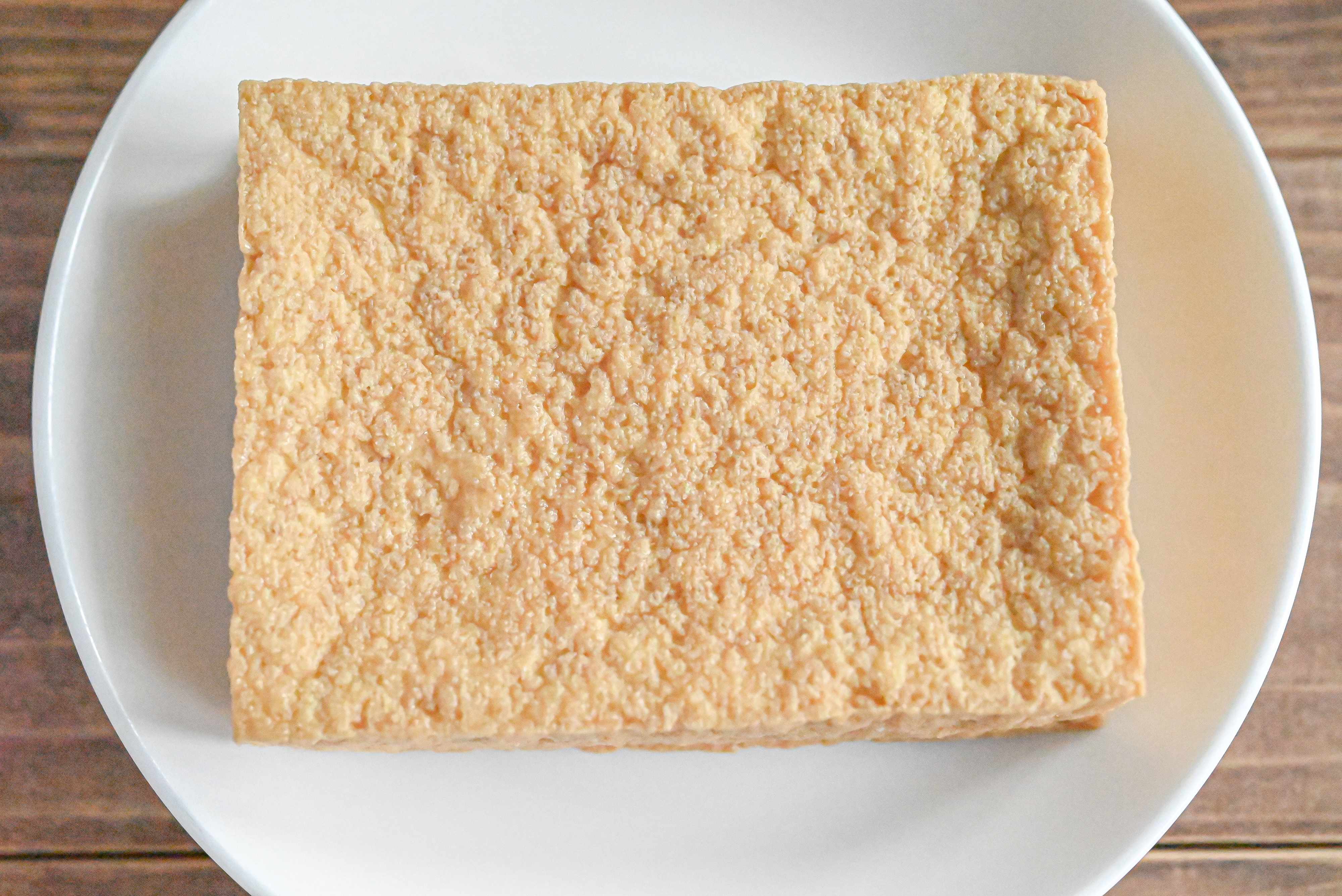 皿にのった厚揚げ