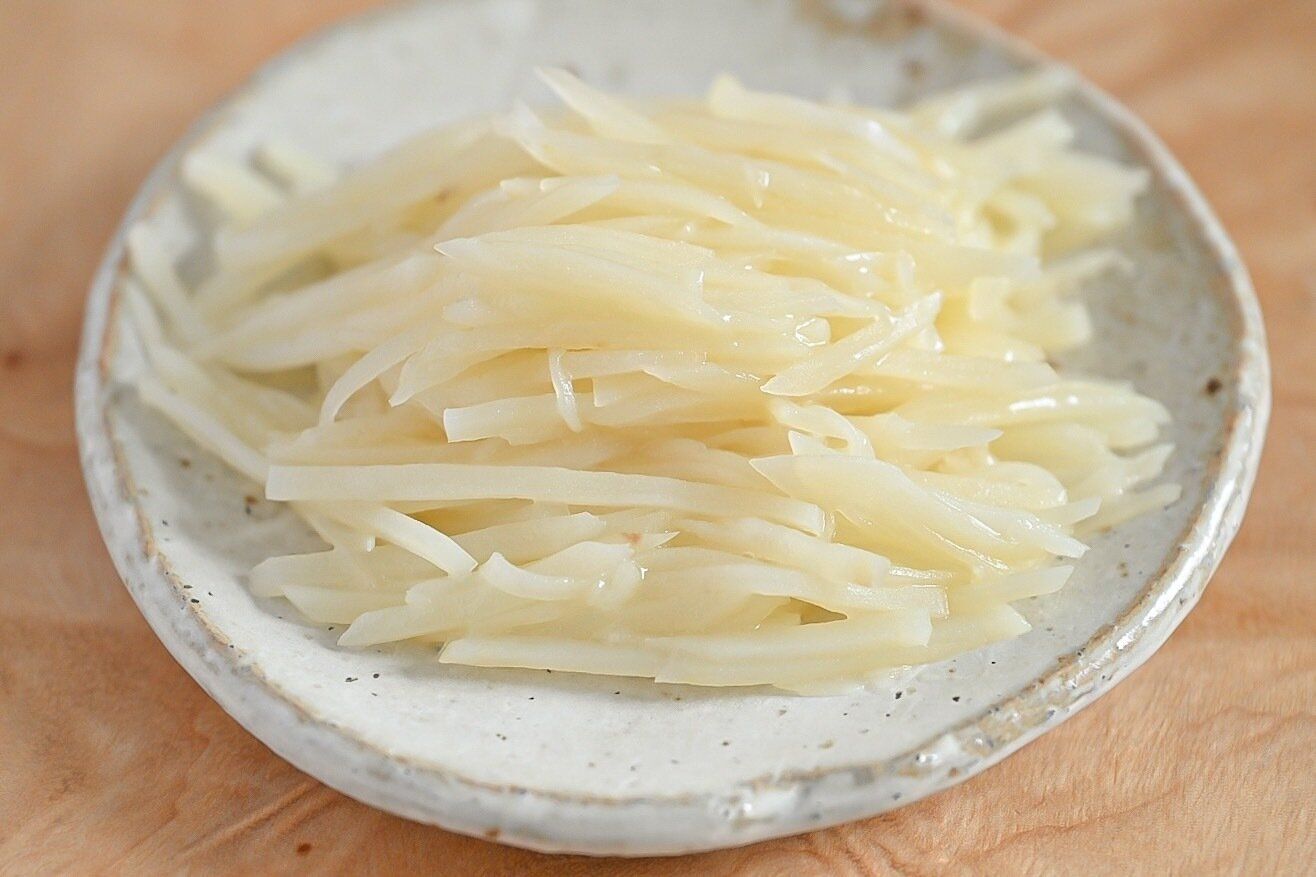 新じゃがいもの白だしバター炒め