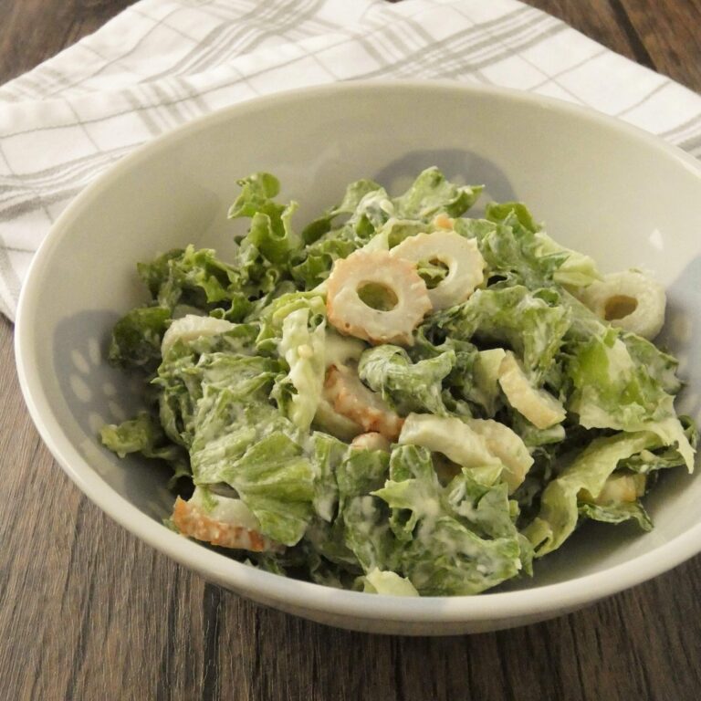 レタスを買ったらやらなきゃもったいない！食べ始めると止まらなくなる「レタスとちくわのチーズ味噌和え」