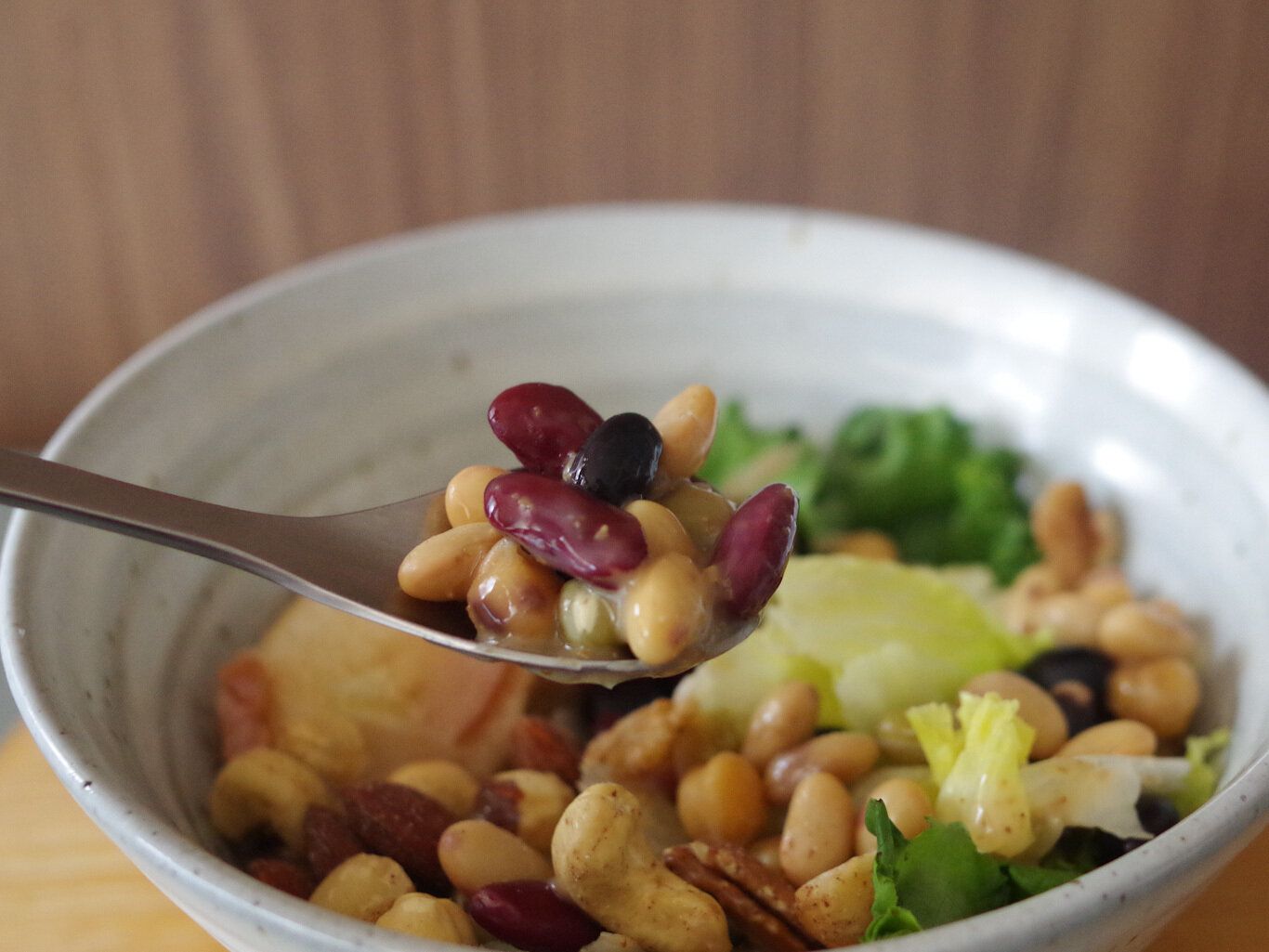 【カルディ】生野菜をモリモリ食べられる!食べ応えがあってヘルシー「5種のミックスサラダ豆」実食レポ