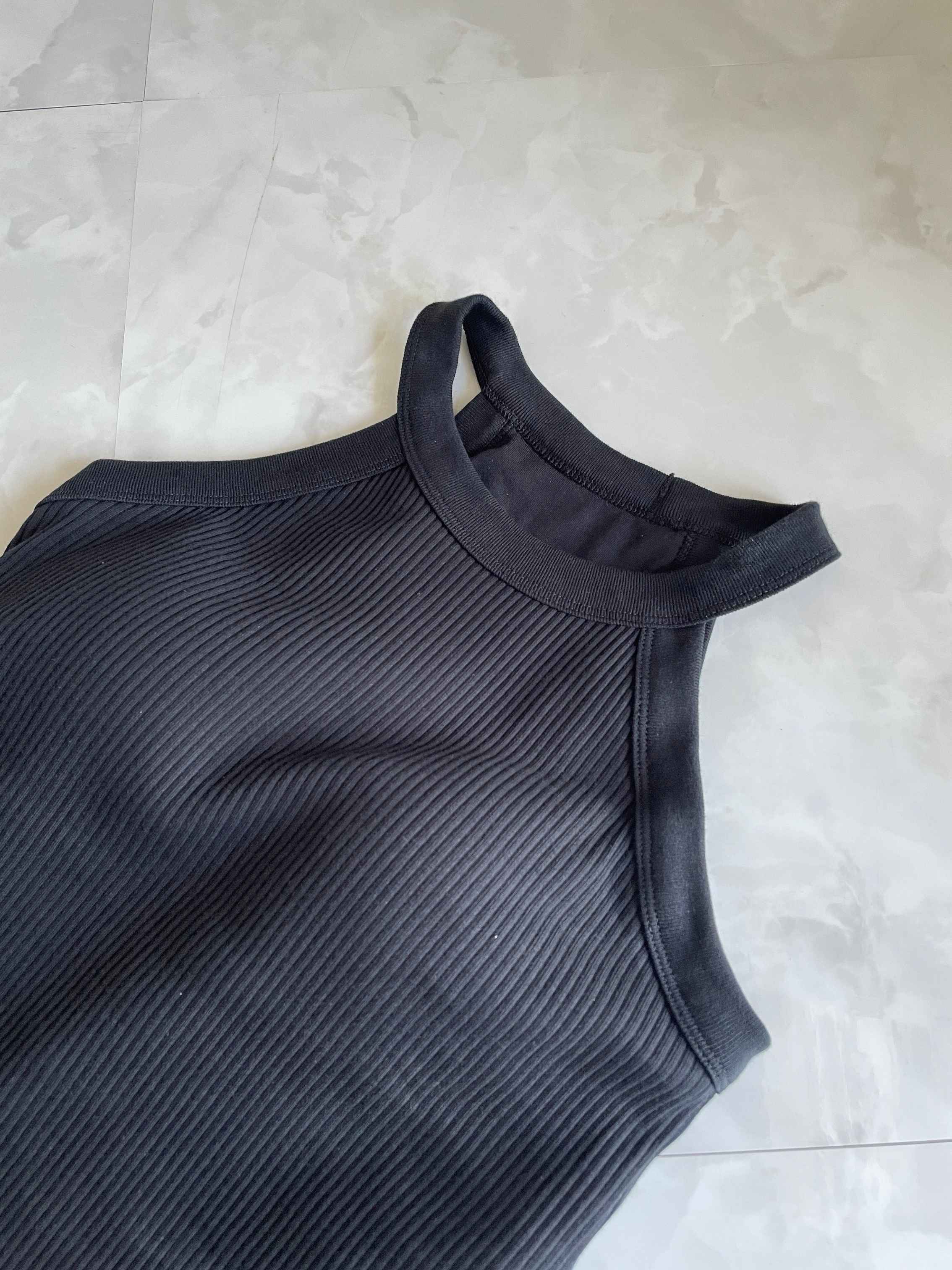 ユニクロ　ホルターネックブラタンクトップ